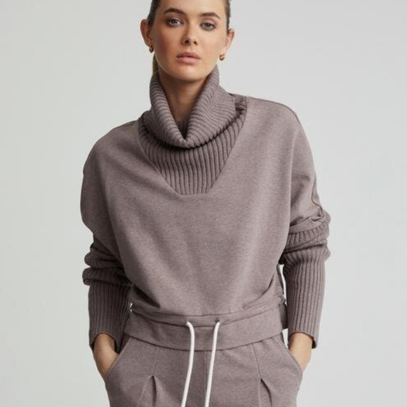 Varley Mauve Turtleneck Sweatshirt - Picture 2 of 16